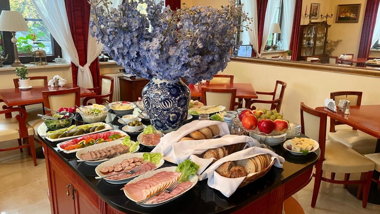 Hotel Wenus Казимеж Долни Екстериор снимка