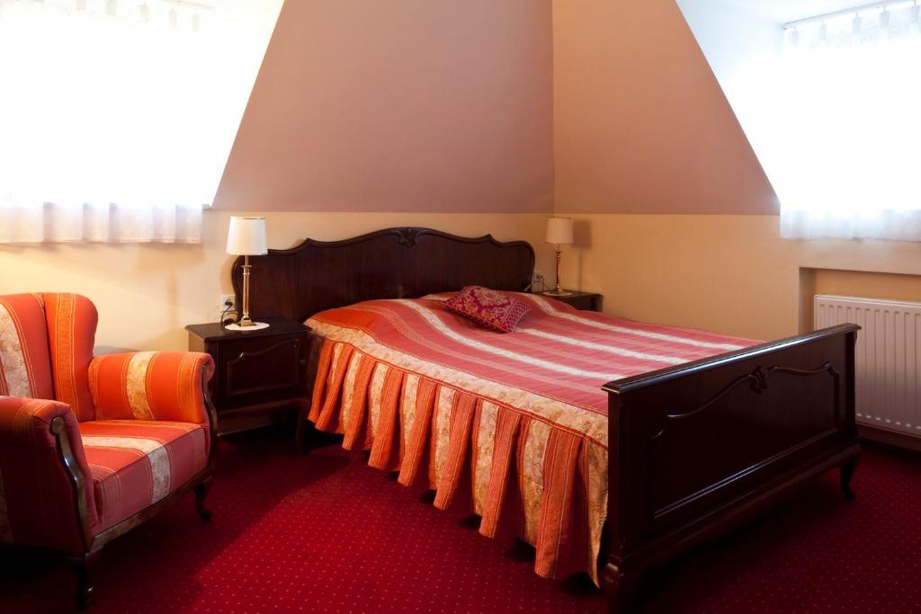 Hotel Wenus Казимеж Долни Екстериор снимка