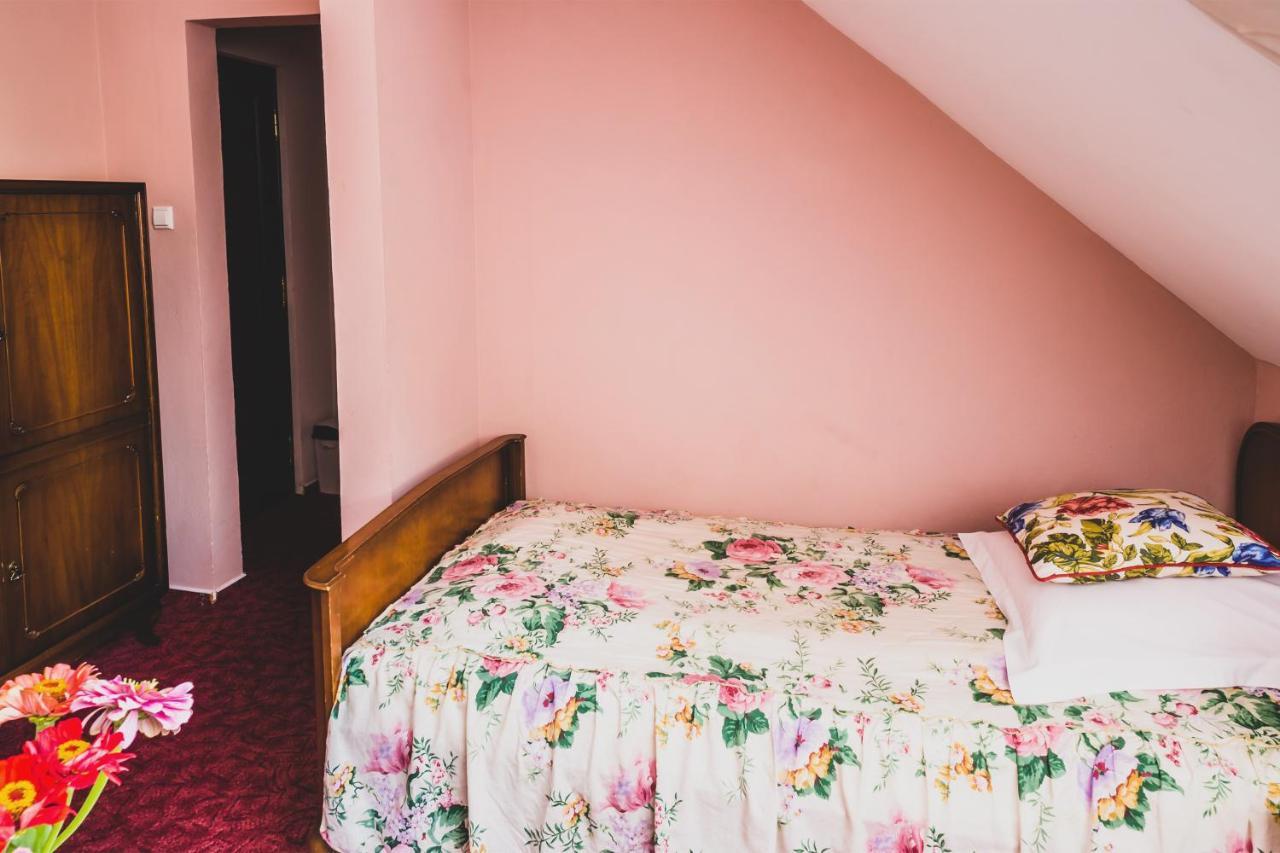 Hotel Wenus Казимеж Долни Екстериор снимка