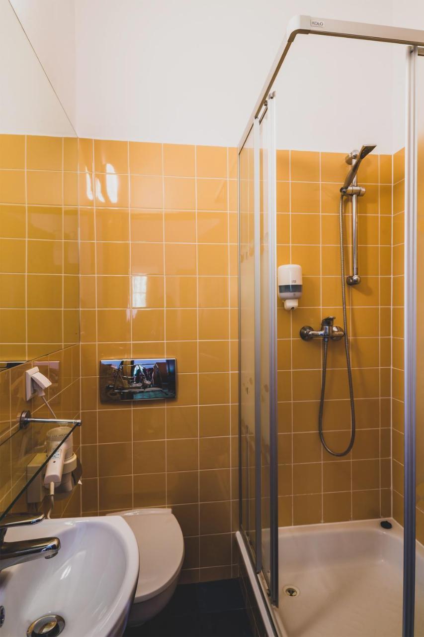 Hotel Wenus Казимеж Долни Екстериор снимка