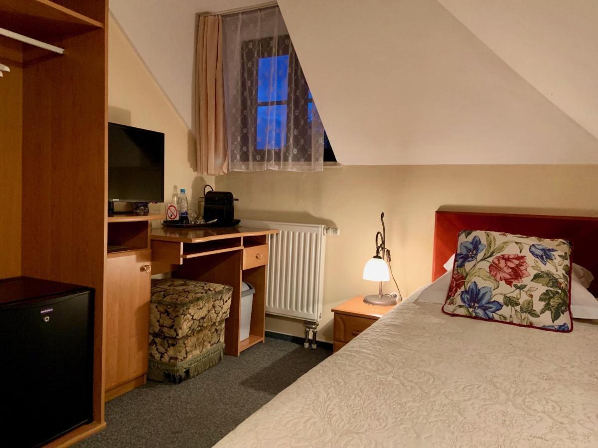 Hotel Wenus Казимеж Долни Екстериор снимка
